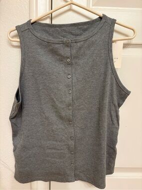 A New Dat Sleeveless Button-Back Tank Top - Gray Medium
